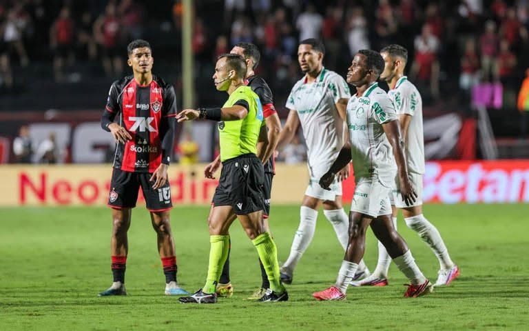 CAMINHO DO ESPORTE: Vitória emite nota de repúdio após partida contra o Palmeiras
