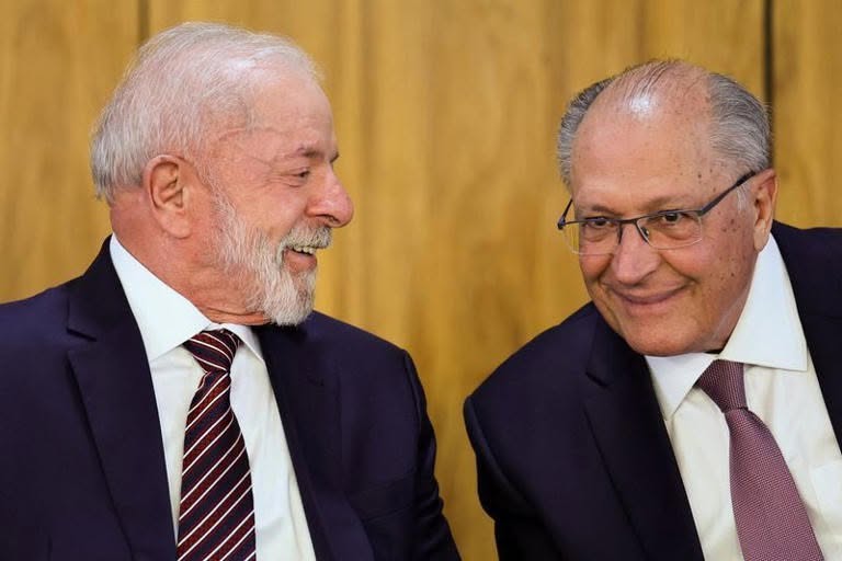 PSB oficializa apoio a Lula e escolha de Alckmin para vice