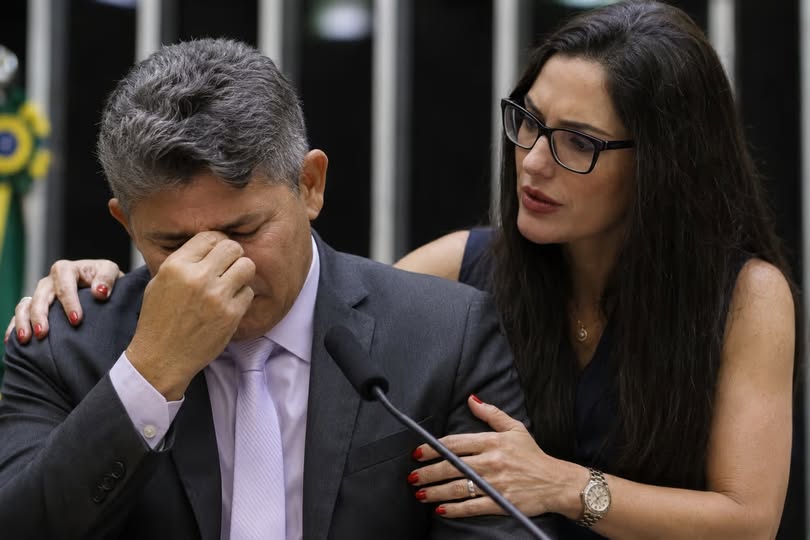 Candidatura de Janaina Riva, disputando o Senado com apoio do PL, deixa Zé Medeiros pateticamente destruido