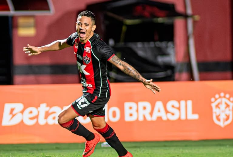 CAMINHO DO ESPORTE: Em noite desastrosa de Santos, Vitória atropela o Athletico e avança na Copa do Brasil