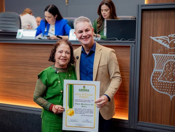 Baixinha Giraldelli homenageia secretário-adjunto da Saúde com Título de Cidadão Cuiabano