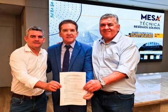 Sérgio Ricardo media acordo que define gestão compartilhada dos resíduos sólidos na Região Araguaia