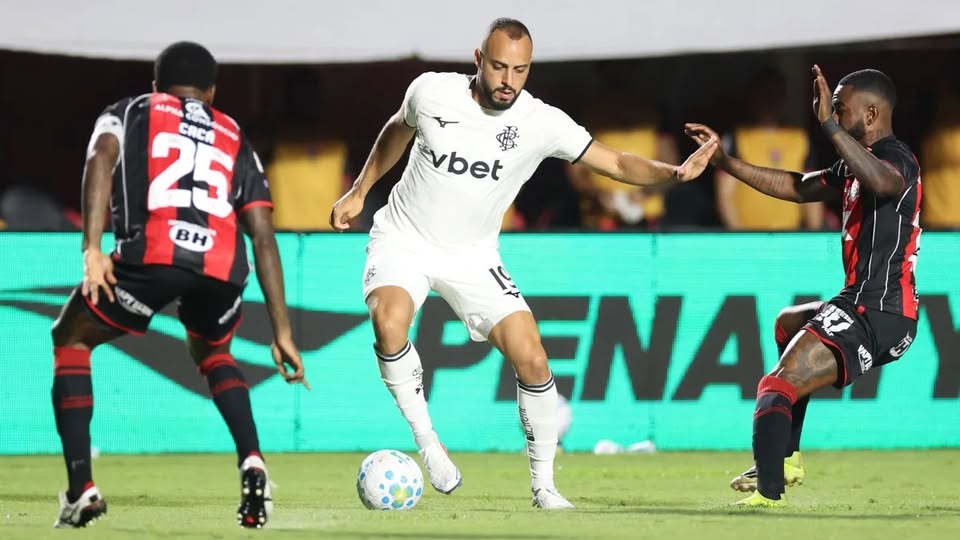 CAMINHO DO ESPORTE: Arthur Cabral é o primeiro jogador do Brasileirão expulso pela Lei Vini Jr.