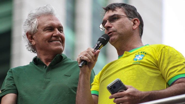 Caiado chama Flávio Bolsonaro de "desesperado" após tom de fúria por fala de Kassab