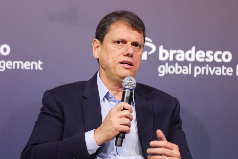 Mais que amigos: ‘Lindão’: Tarcísio de Freitas usou privatização da Sabesp para se aliar a Leite, investigado por envolvimento com PCC