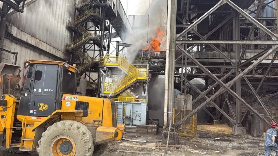 Incêndio atinge exportadora de trigo no Porto de Santos