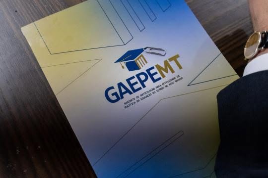 Antonio Joaquim entrega carta do TCE-MT e Gaepe-MT pela educação e primeira infância a candidatos ao Governo