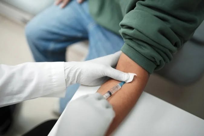 Estudo questiona necessidade de jejum antes de exames de sangue