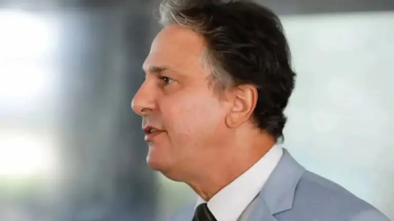 Camilo Santana afirma que campanha de Lula processará Veja e Vorcaro por reportagem falsa