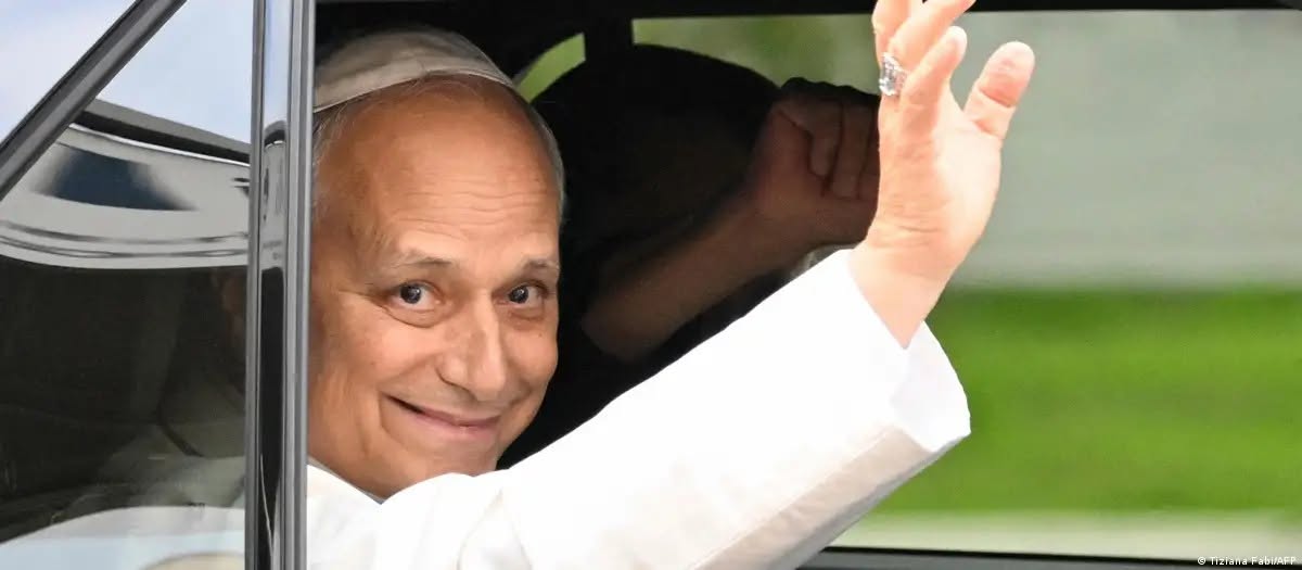 Papa Leão 14 tem alta hospitalar e volta ao Vaticano