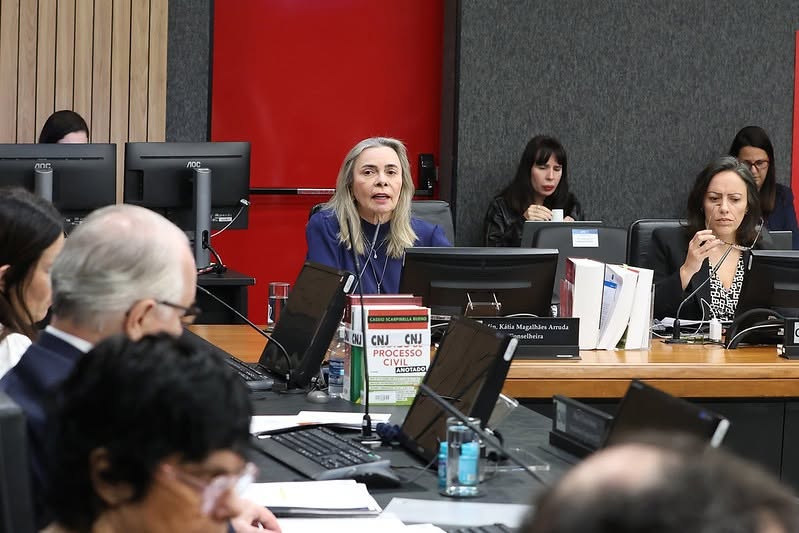 CNJ pune desembargador federal por represamento de processos e conduta inadequada
