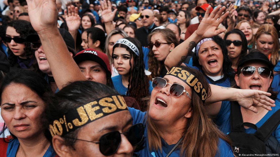 Estudo mapeia pedidos de voto em igrejas pelo Brasil