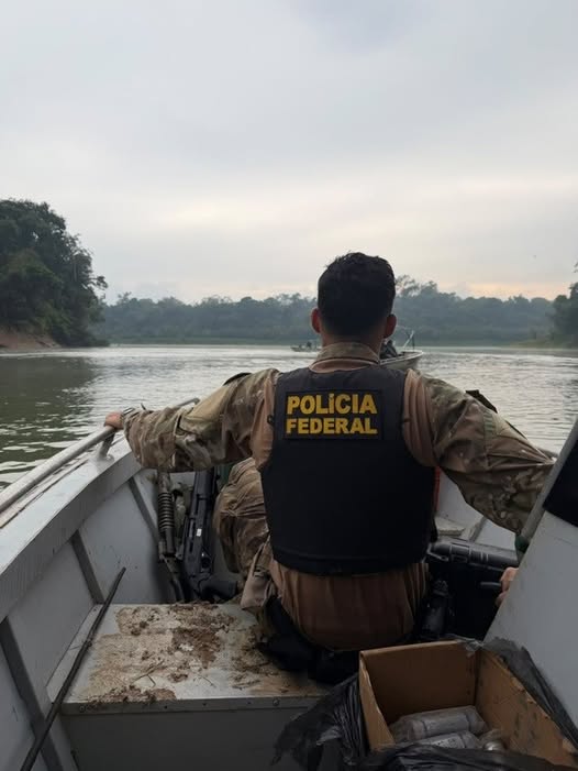 PF deflagram operação e inutilizam 72 embarcações e maquinários do garimpo ilegal no Rio Madeira