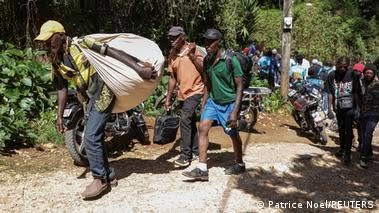Por que El Salvador está enviando militares ao Haiti