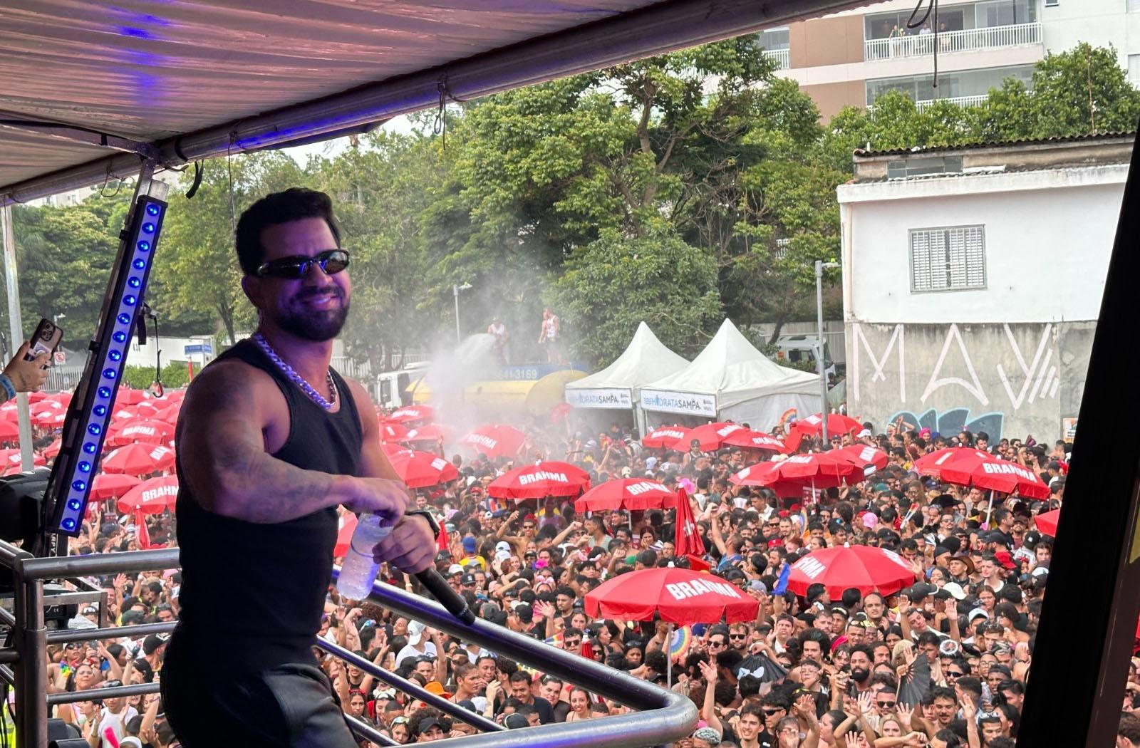SÃO PAULO: Turistas estrangeiros curtem e elogiam Carnaval de Rua de São Paulo