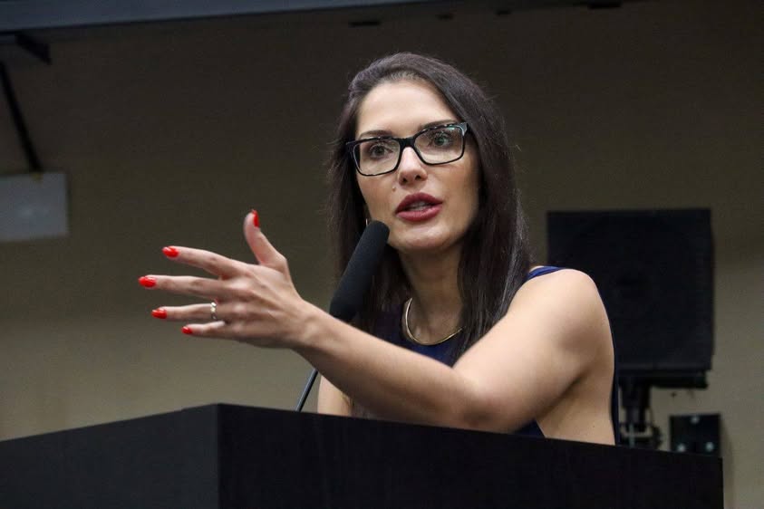 Projeto de Lei de Janaina regulamenta atuação de psicólogos e assistentes sociais em escolas de MT