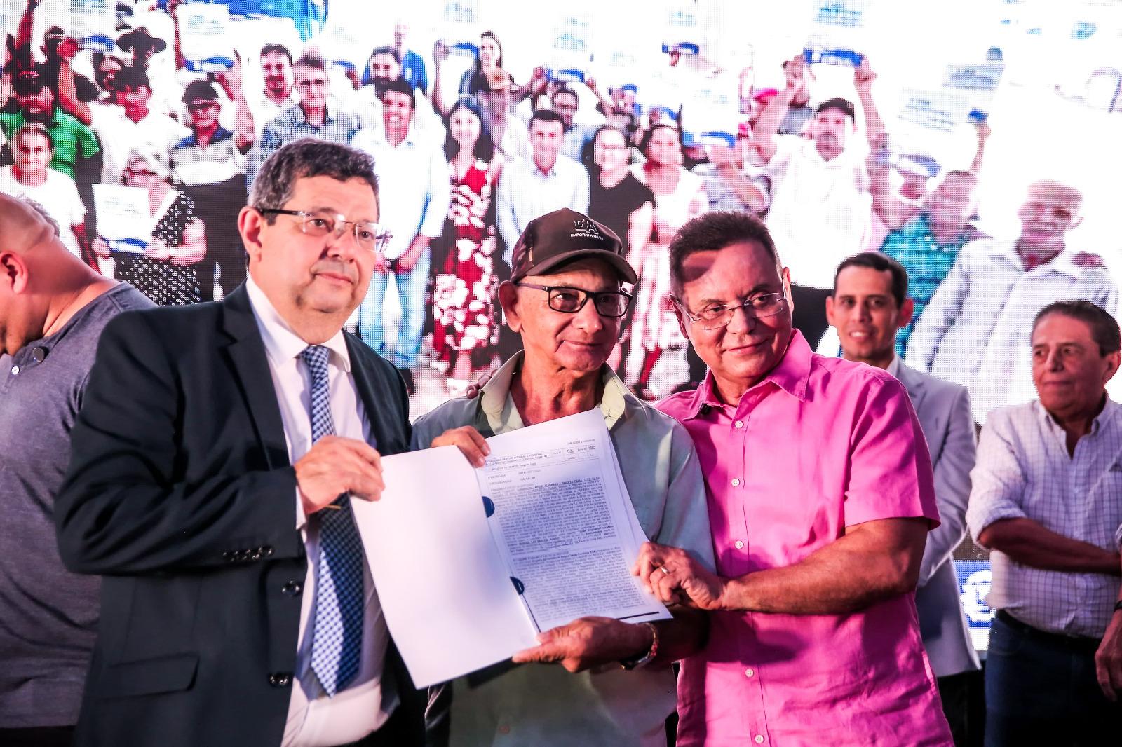 Eduardo Botelho garante continuidade do programa e prefeito Abílio promete apoio à regularização fundiária