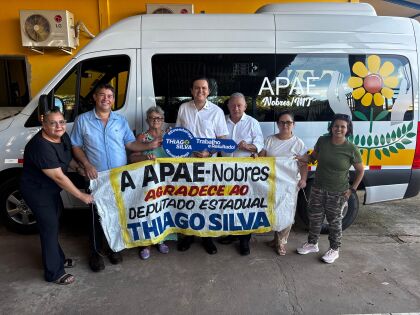 NOBRES: Deputado Thiago Silva entrega nova van para a Apae de Nobres