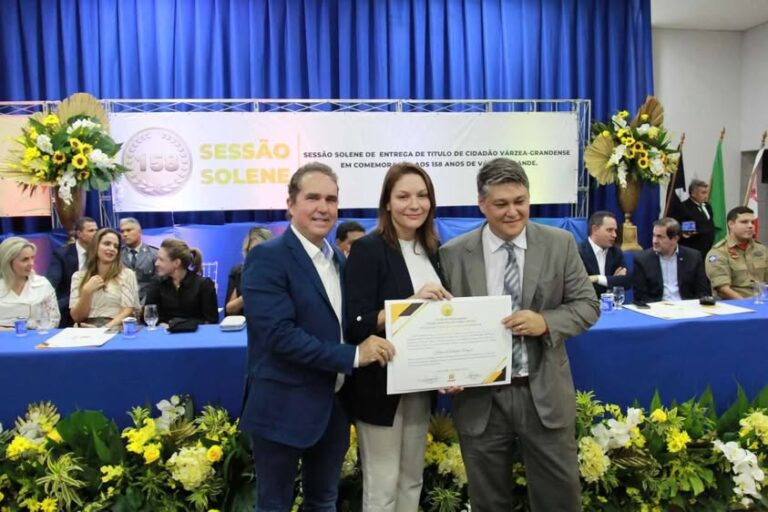 PARABÉNS VÁRZEA GRANDE: “Somos gigantes e vamos crescer ainda mais”, afirma Flávia Moretti em sessão solene da Câmara